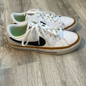 Women’s Nike shoes